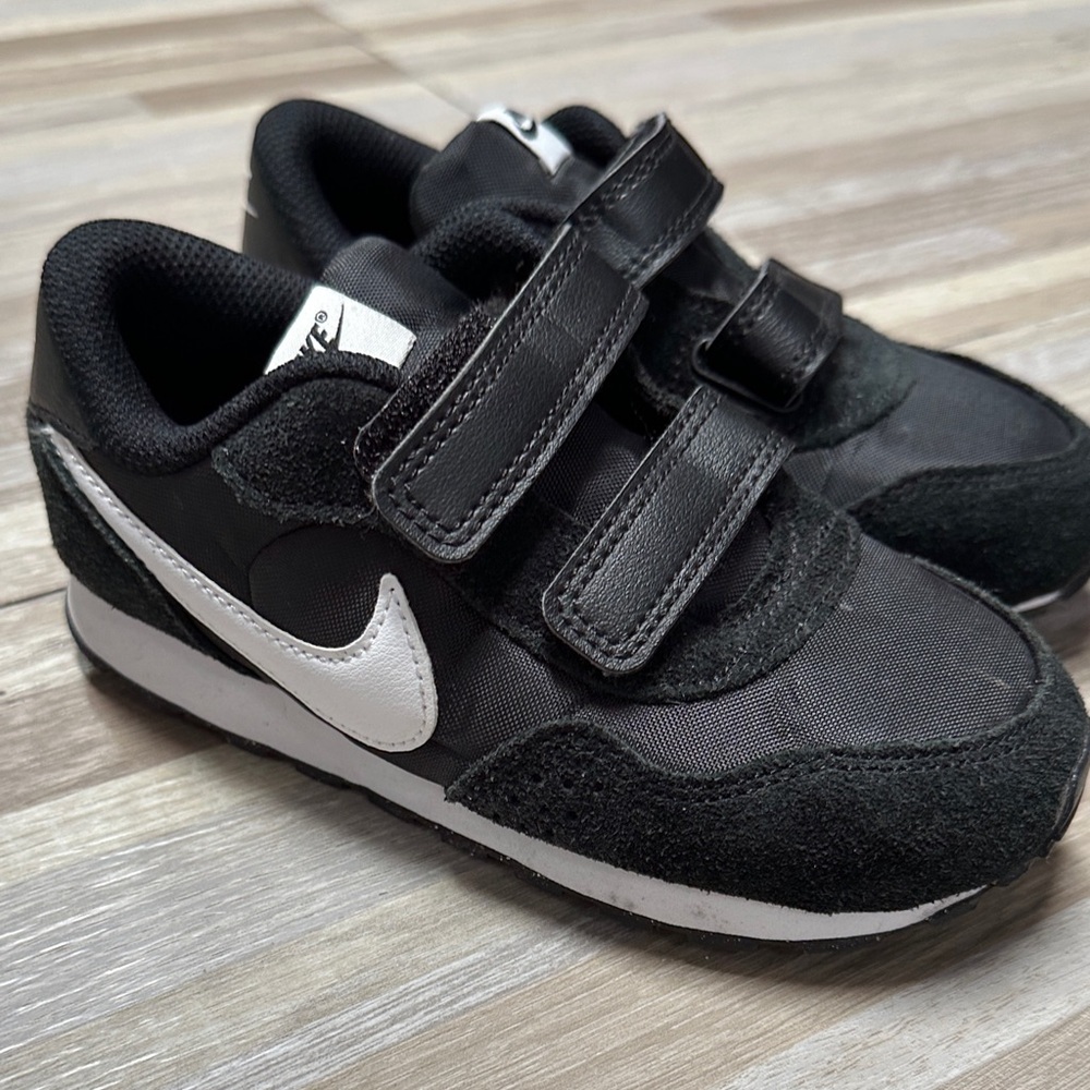 Kids Nike Black and White Velcro Sneakers - Picture 2 of 5